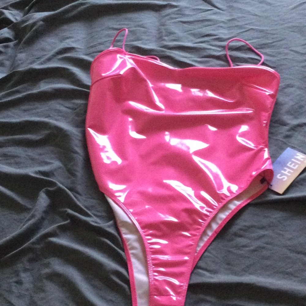 Brand new : Hot Pink bathing suit size:(S) US (4) EU (36)